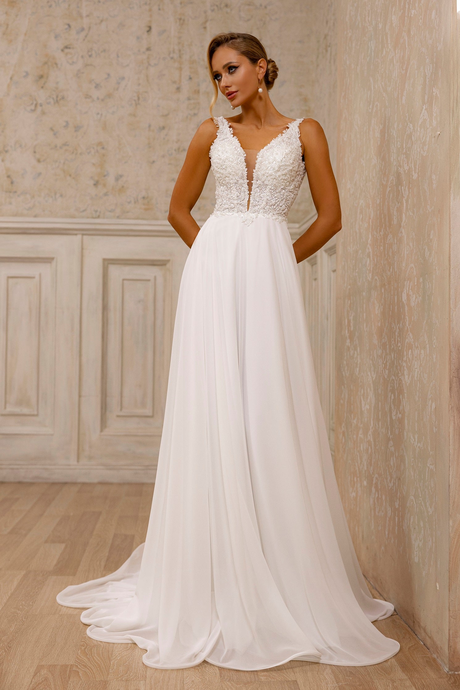 Floral Top Sleeveless A-Line V-Neck Wedding Dress With Short Train  